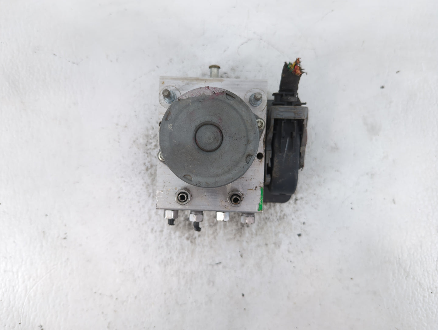 2016 Chrysler 200 ABS Pump Control Module Replacement P/N:P68267002AC Fits OEM Used Auto Parts - Oemusedautoparts1.com