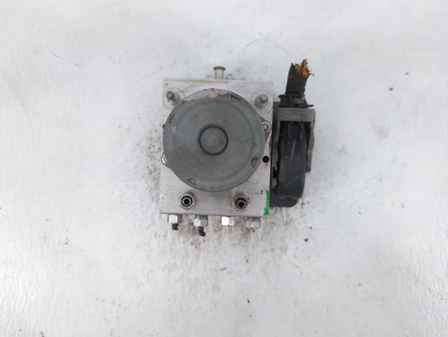 2016 Chrysler 200 ABS Pump Control Module Replacement P/N:P68267002AC Fits OEM Used Auto Parts - Oemusedautoparts1.com
