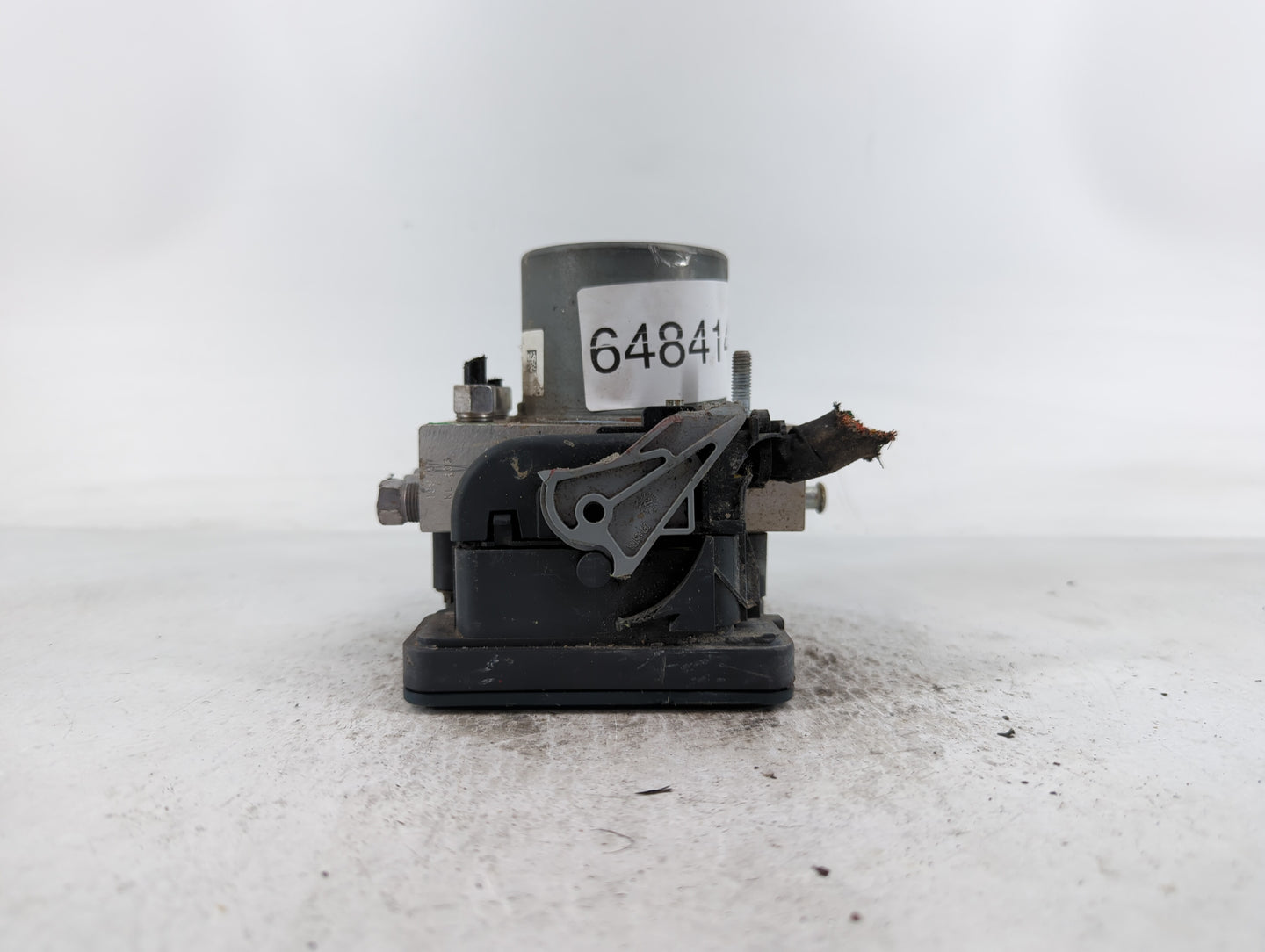 2016 Chrysler 200 ABS Pump Control Module Replacement P/N:P68267002AC Fits OEM Used Auto Parts - Oemusedautoparts1.com