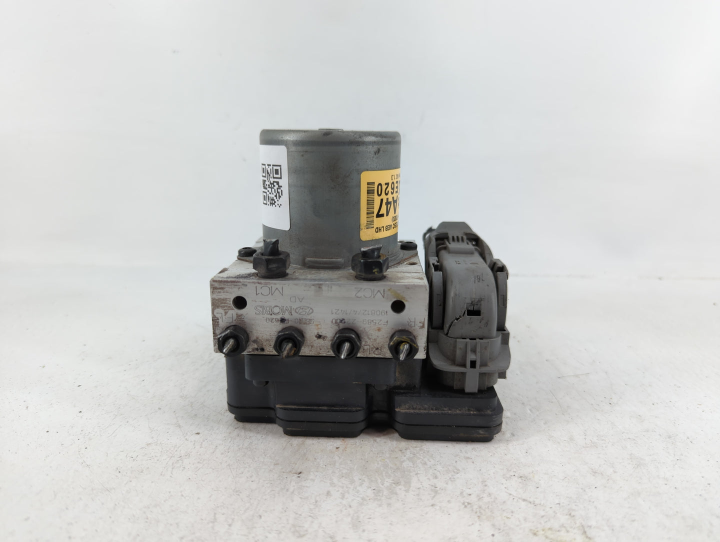 2016 Chrysler 200 ABS Pump Control Module Replacement P/N:F2589 22000 F2589 22900 Fits OEM Used Auto Parts - Oemusedautopart