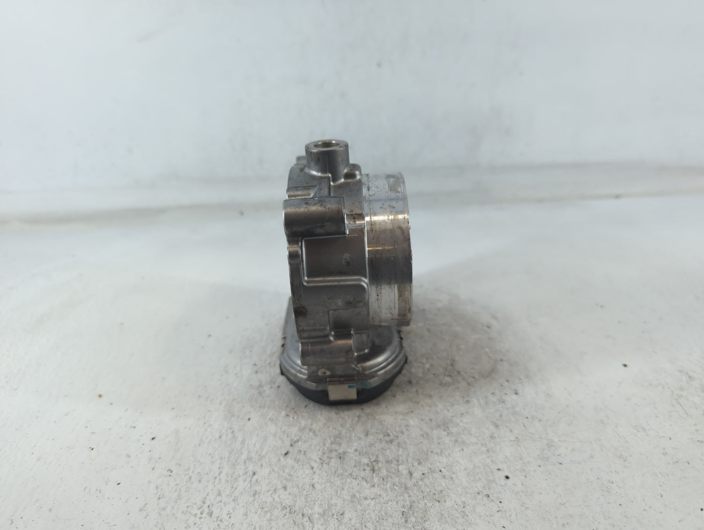 2011-2017 Chrysler 200 Throttle Body P/N:05184349AC 0 280 750 570 Fits OEM Used Auto Parts - Oemusedautoparts1.com