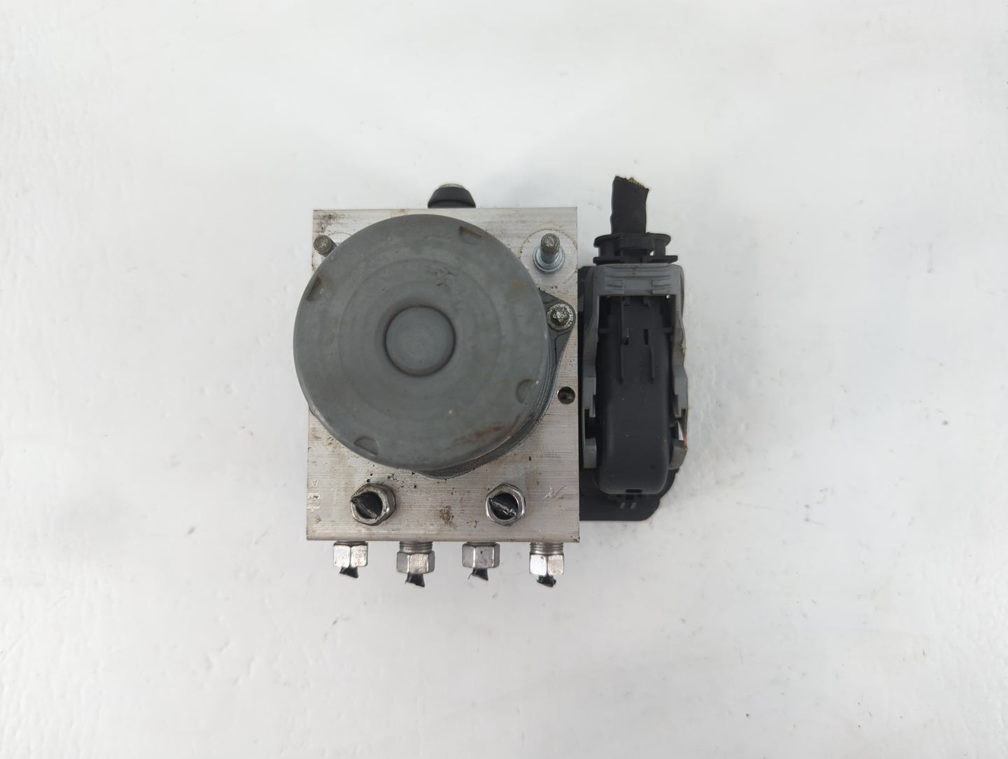 2016 Chrysler 200 ABS Pump Control Module Replacement P/N:P68267002AC Fits OEM Used Auto Parts - Oemusedautoparts1.com