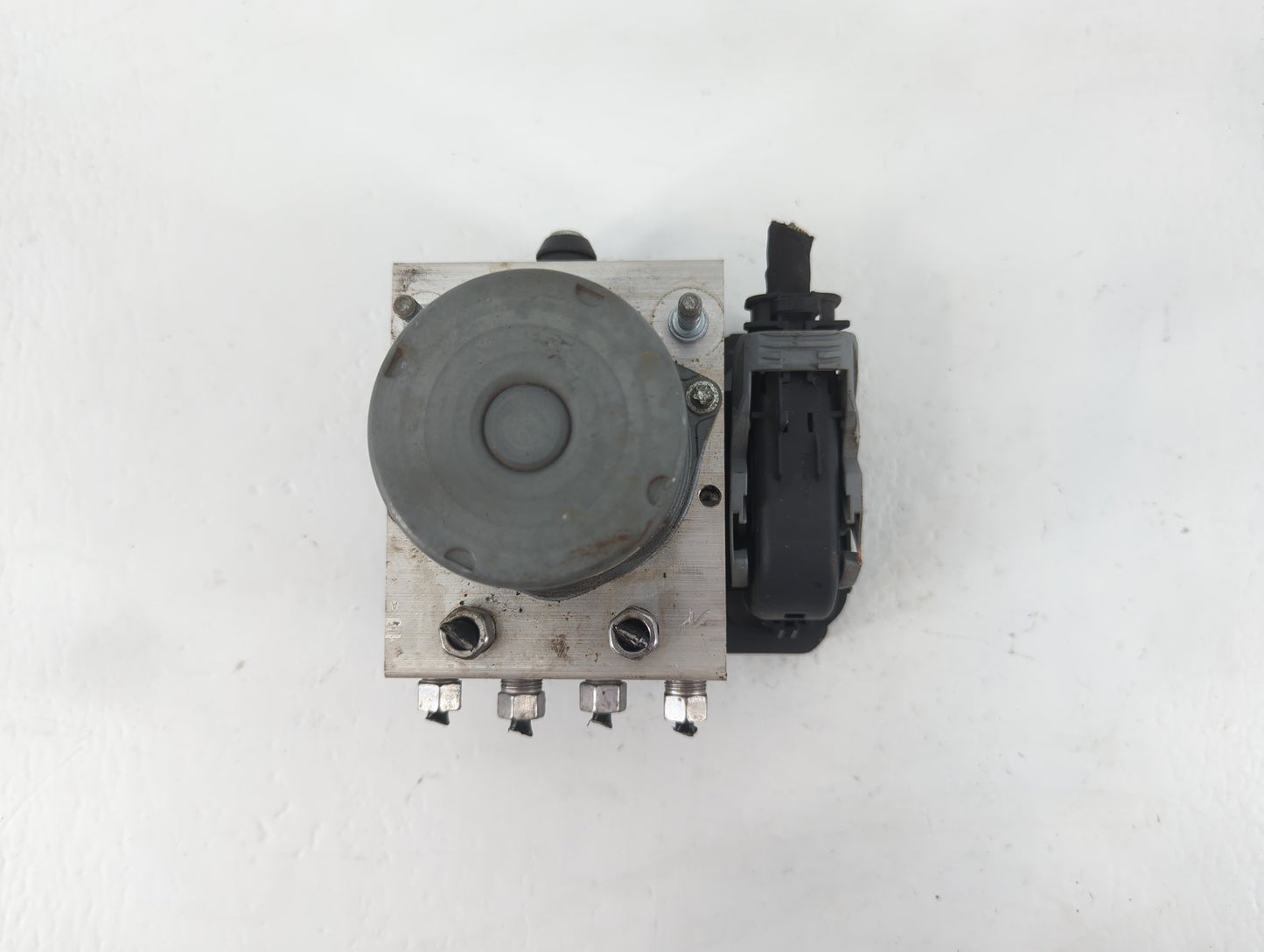 2016 Chrysler 200 ABS Pump Control Module Replacement P/N:P68267002AC Fits OEM Used Auto Parts - Oemusedautoparts1.com