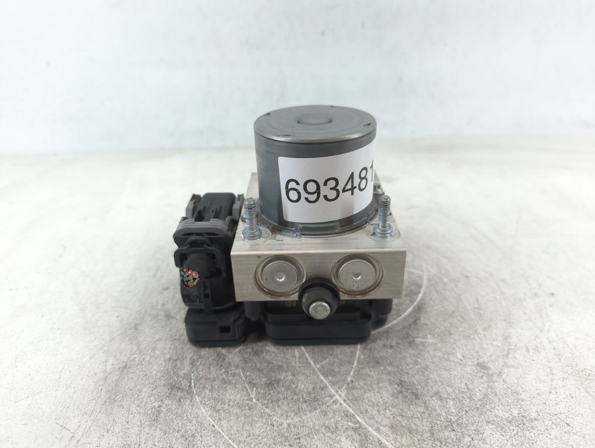 2016 Chrysler 200 Anti-Lock Brake ABS Pump Module Actuator OEM P/N:P68267002AC Fits OEM Used Auto Parts - Oemusedautoparts1.