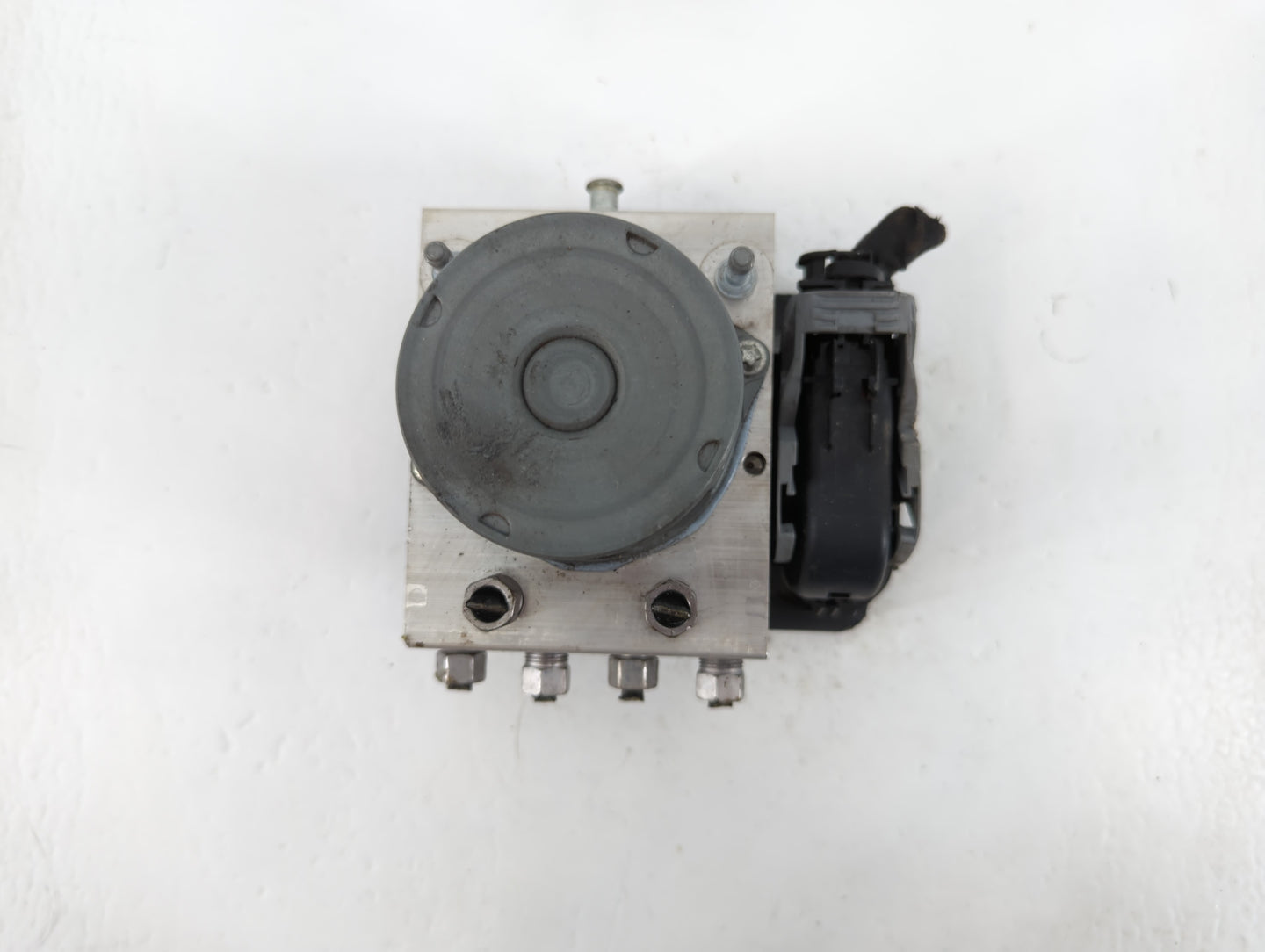 2016 Chrysler 200 ABS Pump Control Module Replacement P/N:68267002AC Fits OEM Used Auto Parts - Oemusedautoparts1.com