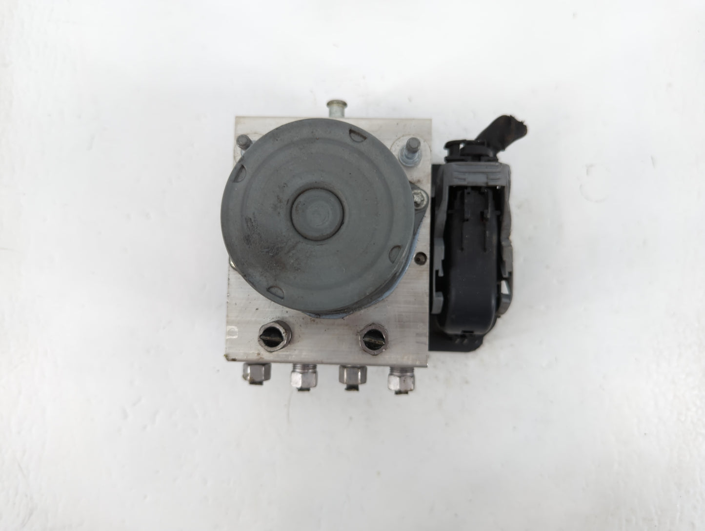 2016 Chrysler 200 ABS Pump Control Module Replacement P/N:68267002AC Fits OEM Used Auto Parts - Oemusedautoparts1.com