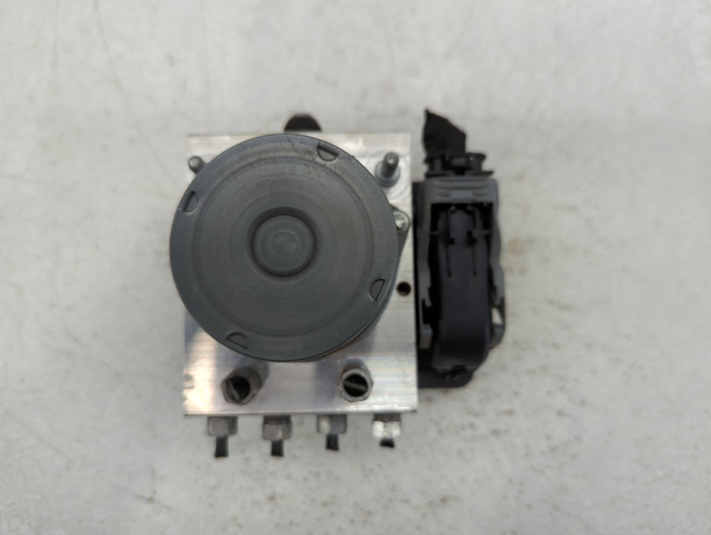 2016 Chrysler 200 ABS Pump Control Module Replacement P/N:P68267002AC Fits OEM Used Auto Parts - Oemusedautoparts1.com