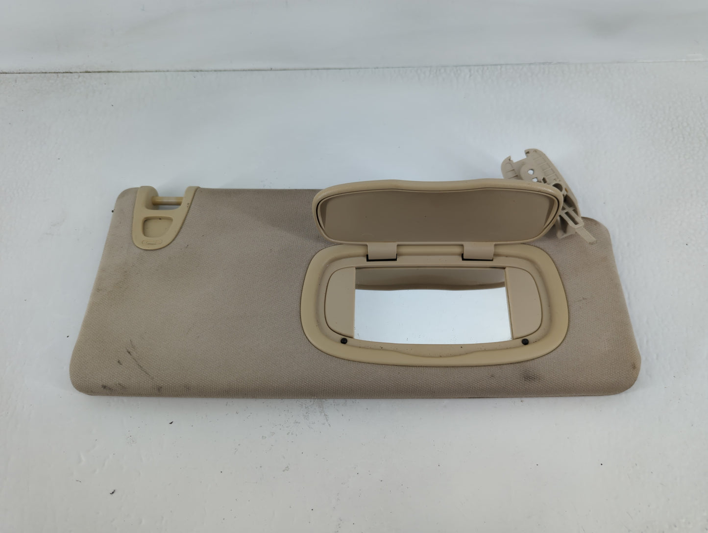 2016-2017 Chrysler 200 Sun Visor Shade Replacement Passenger Right Mirror Fits Fits 2016 2017 OEM Used Auto Parts - Oemuseda