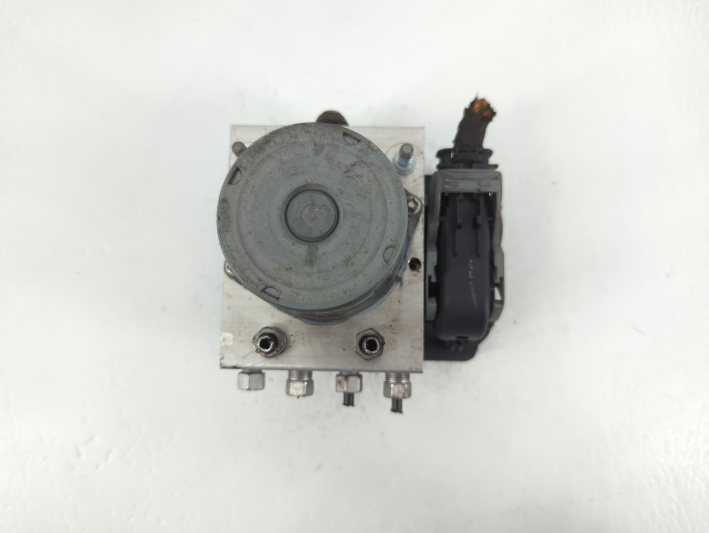 2016 Chrysler 200 ABS Pump Control Module Replacement P/N:P68267002AC Fits OEM Used Auto Parts - Oemusedautoparts1.com