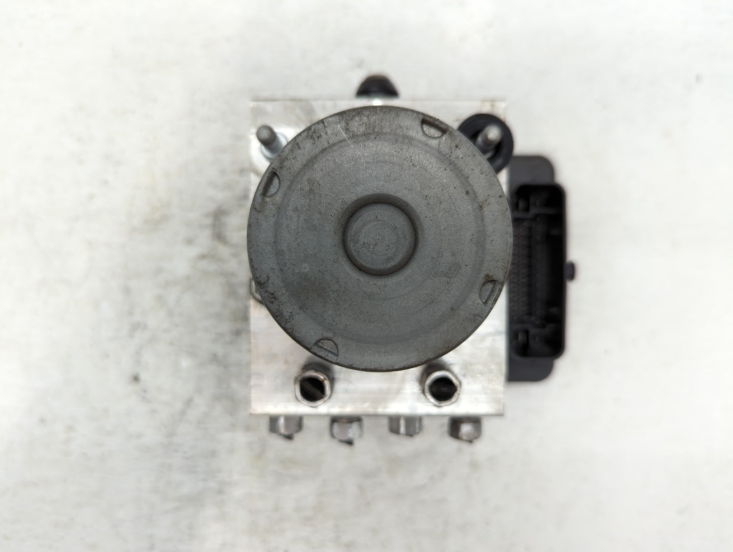 2016 Chrysler 200 ABS Pump Control Module Replacement P/N:68267002AC Fits OEM Used Auto Parts - Oemusedautoparts1.com