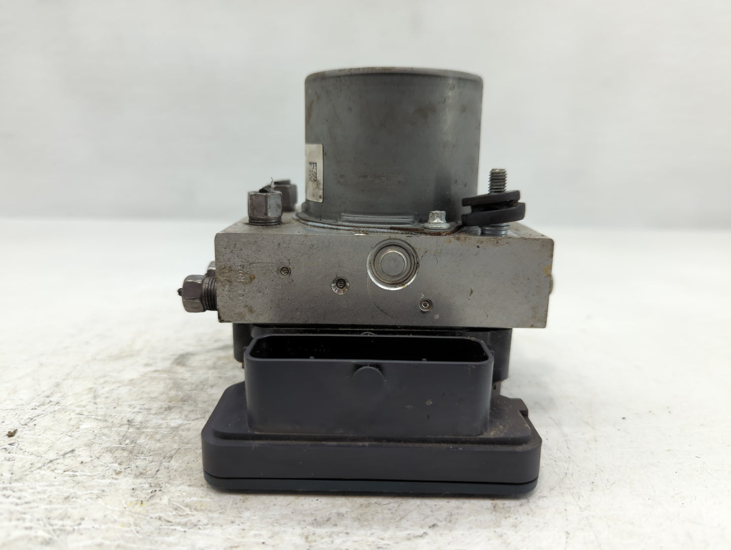 2016 Chrysler 200 ABS Pump Control Module Replacement P/N:68267002AC Fits OEM Used Auto Parts - Oemusedautoparts1.com