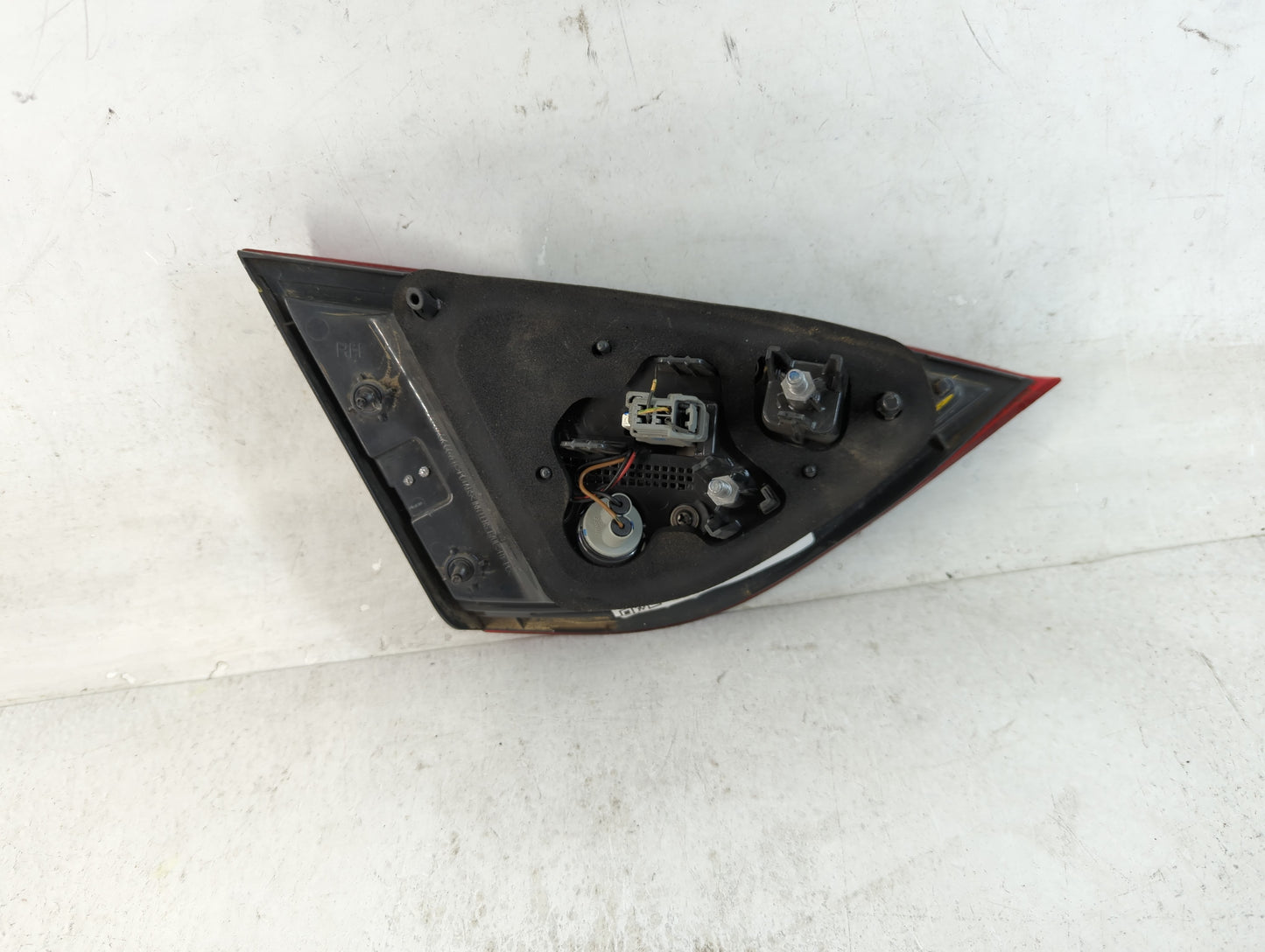 2015-2017 Chrysler 200 Tail Light Assembly Passenger Right OEM P/N:BDM92404000 Fits Fits 2015 2016 2017 OEM Used Auto Parts 
