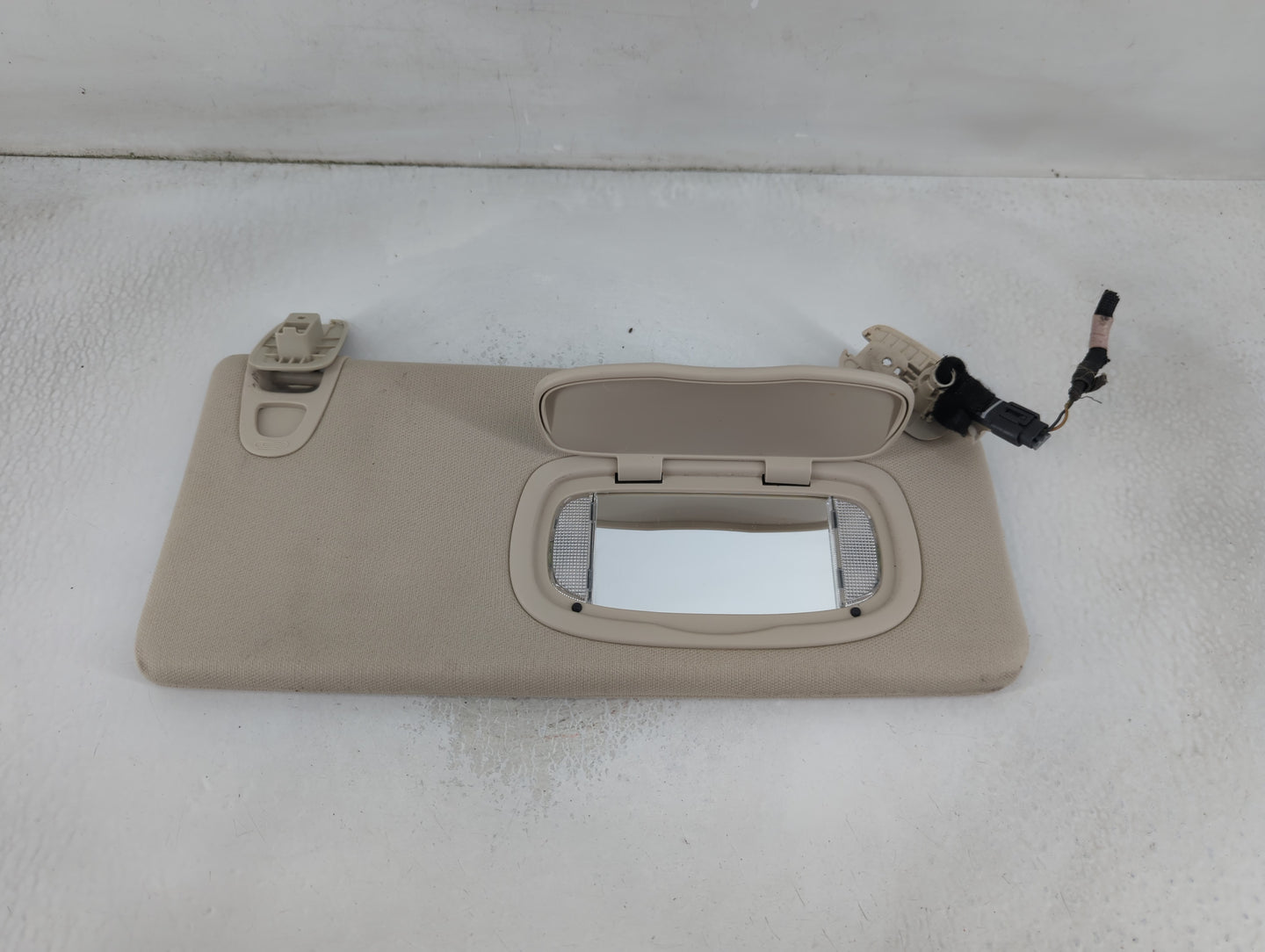 2016-2017 Chrysler 200 Sun Visor Shade Replacement Passenger Right Mirror Fits Fits 2016 2017 OEM Used Auto Parts - Oemuseda