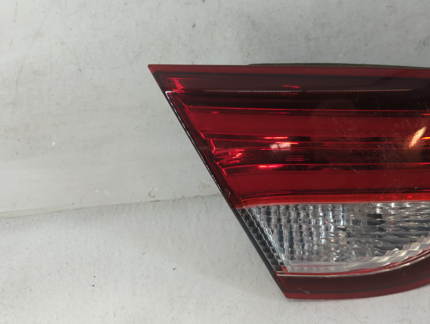 2016 Chrysler 200 Tail Light Assembly Driver Left OEM P/N:BDM92403000 Fits OEM Used Auto Parts - Oemusedautoparts1.com