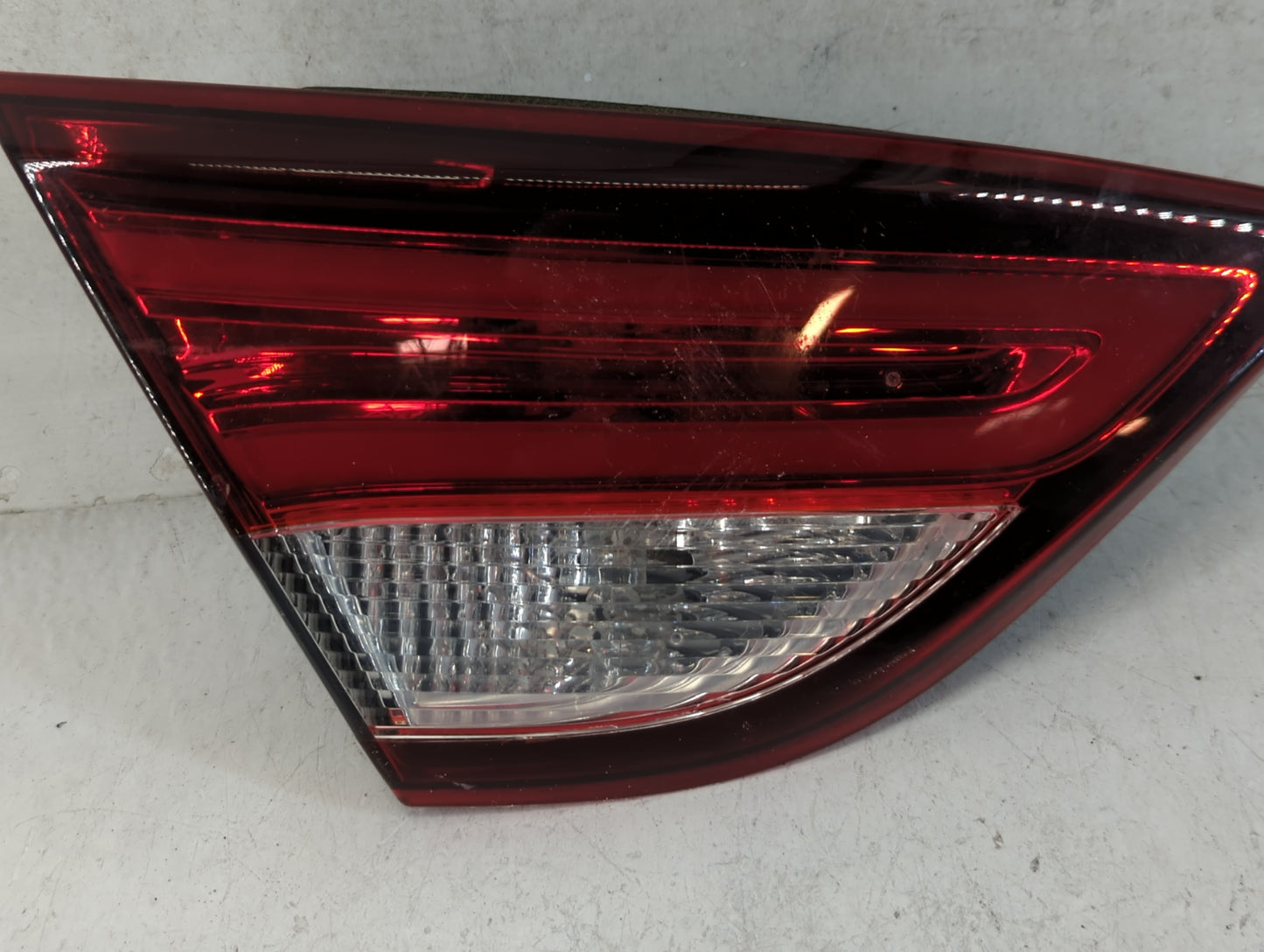 2016 Chrysler 200 Tail Light Assembly Driver Left OEM P/N:BDM92403000 Fits OEM Used Auto Parts - Oemusedautoparts1.com