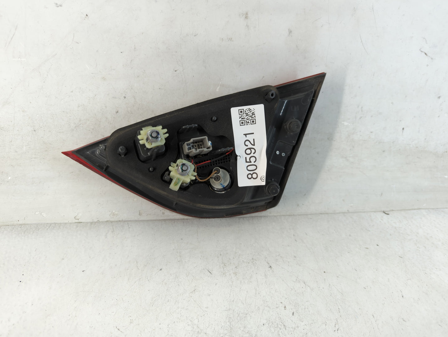 2016 Chrysler 200 Tail Light Assembly Driver Left OEM P/N:BDM92403000 Fits OEM Used Auto Parts - Oemusedautoparts1.com