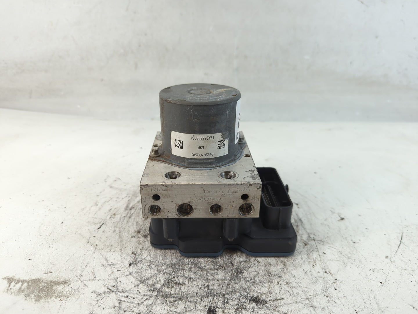 2016 Chrysler 200 ABS Pump Control Module Replacement P/N:P68267002AC Fits OEM Used Auto Parts - Oemusedautoparts1.com