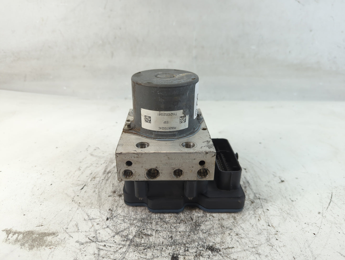 2016 Chrysler 200 ABS Pump Control Module Replacement P/N:P68267002AC Fits OEM Used Auto Parts - Oemusedautoparts1.com