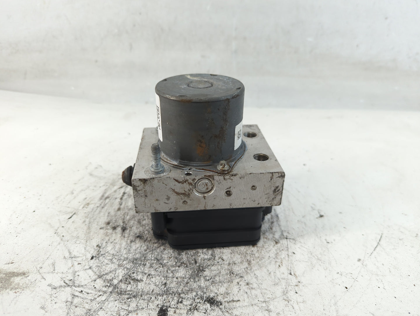 2016 Chrysler 200 ABS Pump Control Module Replacement P/N:P68267002AC Fits OEM Used Auto Parts - Oemusedautoparts1.com