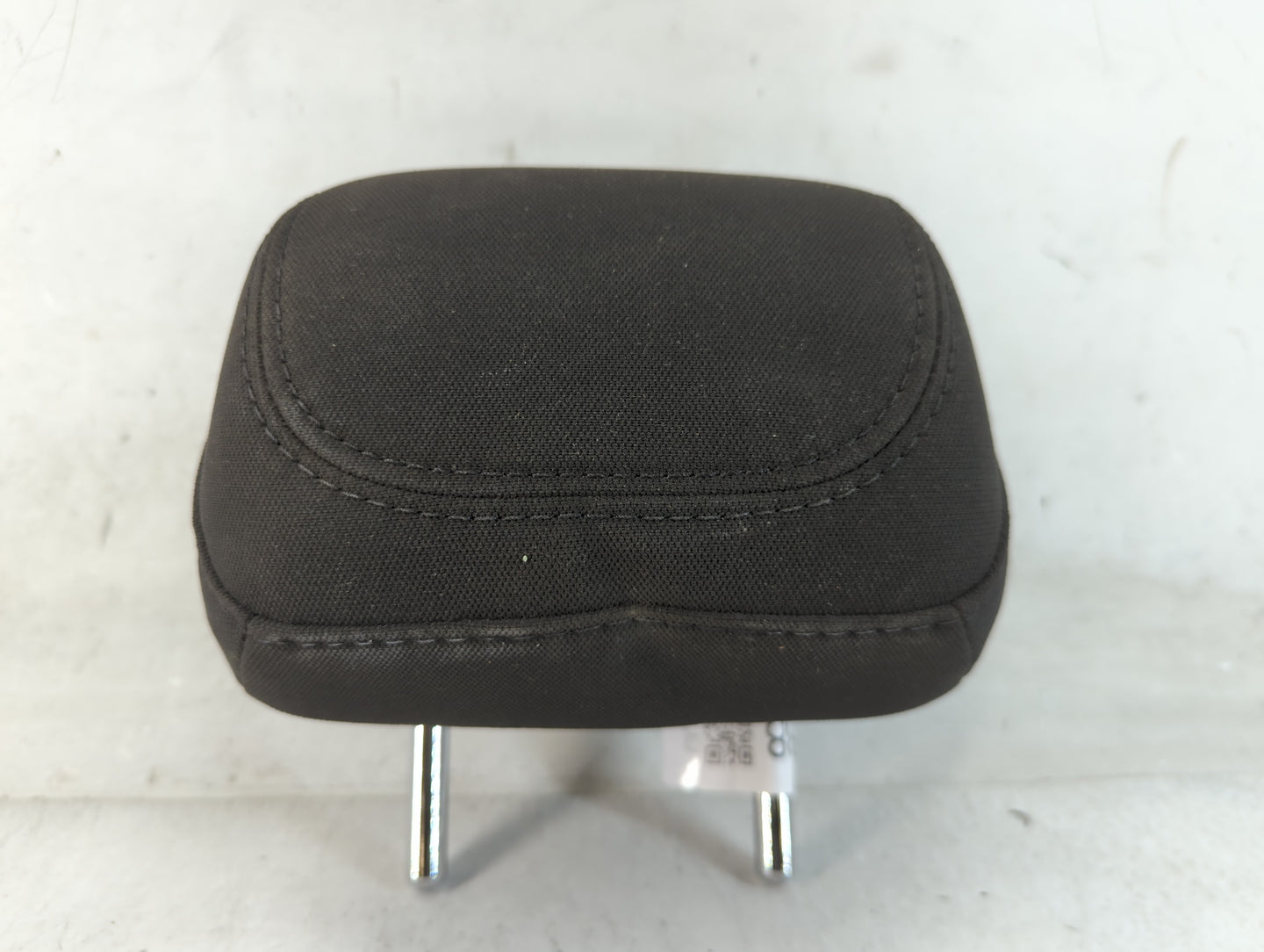 2016 Chrysler 200 Headrest Head Rest Rear Center Seat Fits OEM Used Auto Parts - Oemusedautoparts1.com