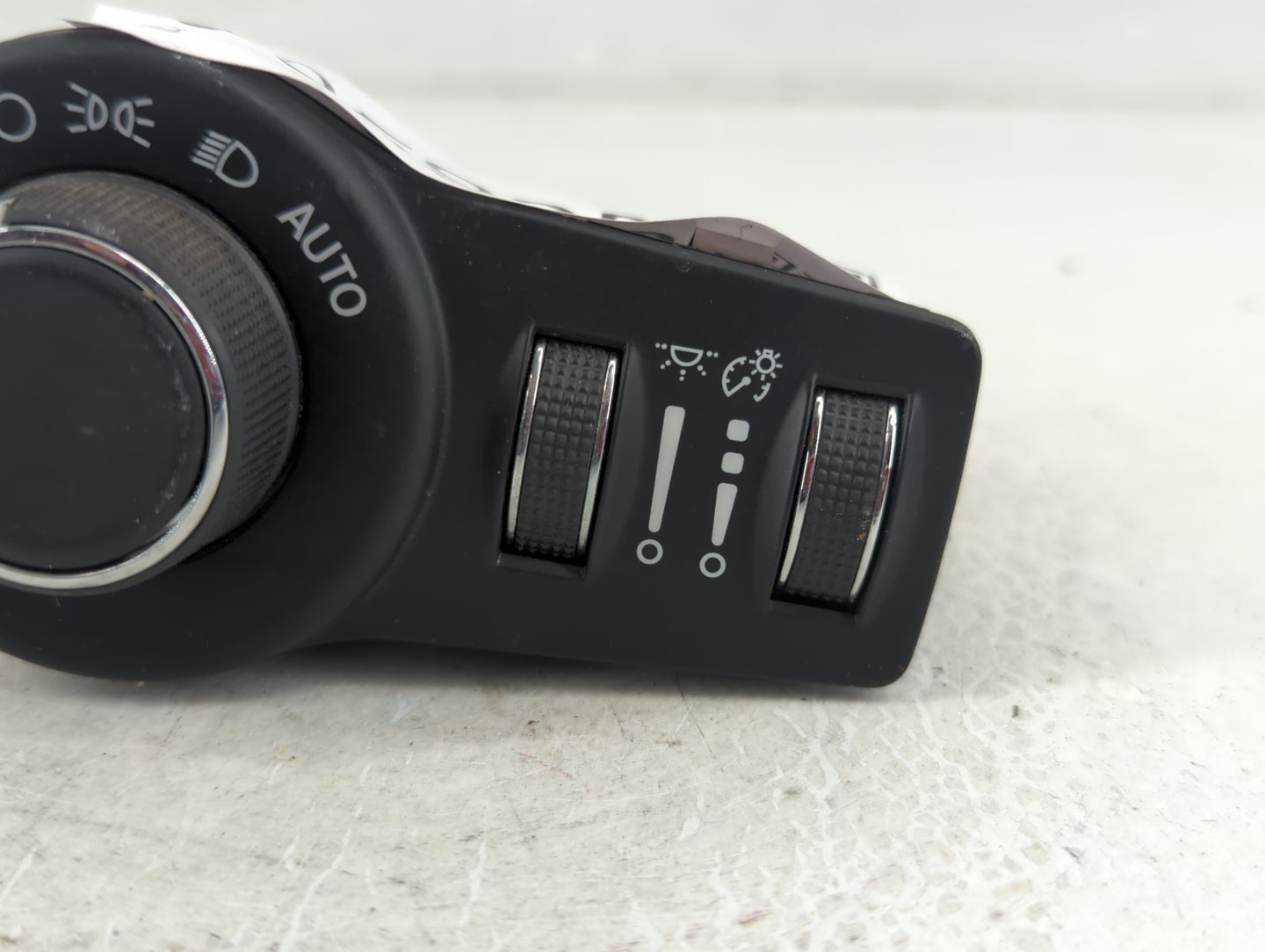 2016 Chrysler 200 Headlight Head Light Switch Lamp Control - Oemusedautoparts1.com