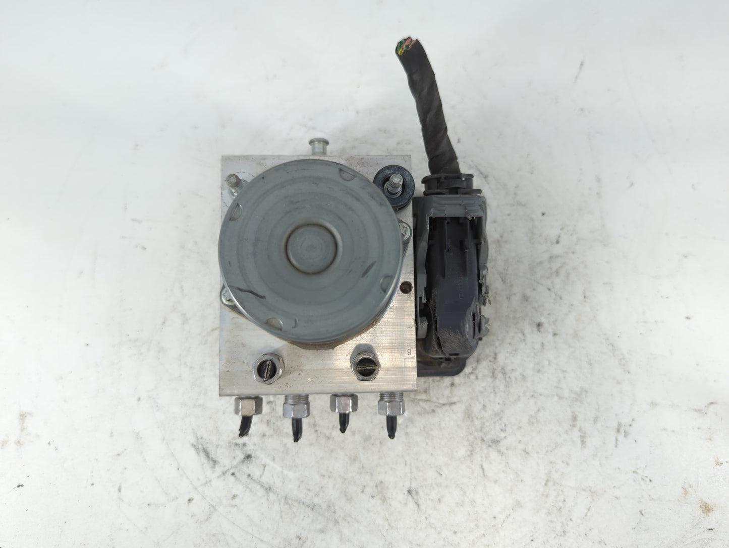 2016 Chrysler 200 ABS Pump Control Module Replacement P/N:P68267002AC Fits OEM Used Auto Parts - Oemusedautoparts1.com