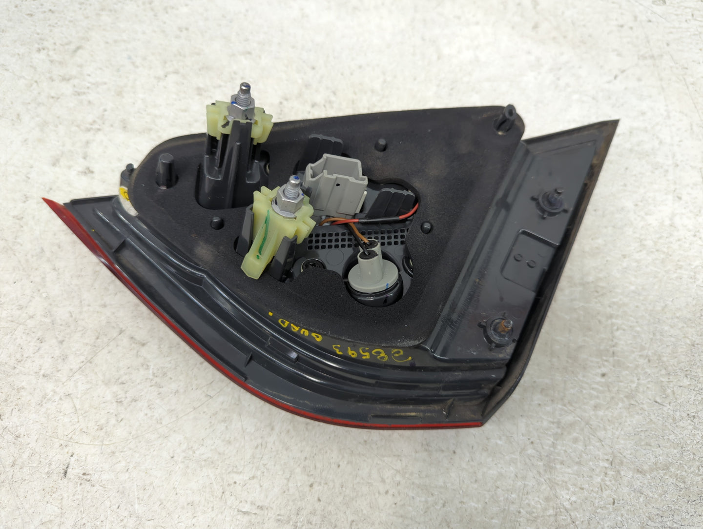2015 Chrysler 200 Driver Left Side Tail Light Taillight Deck Lid Mounted - Oemusedautoparts1.com