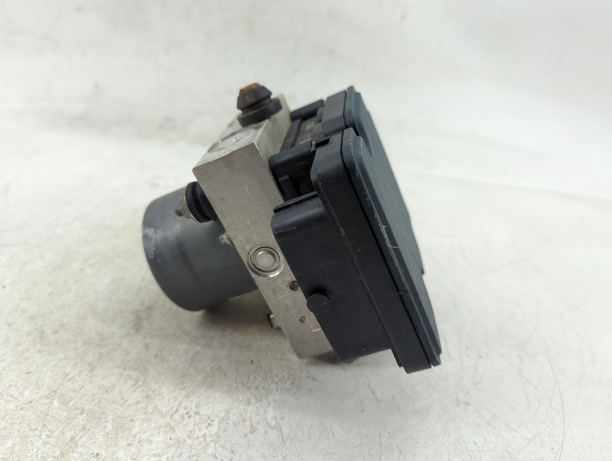 2016 Chrysler 200 ABS Pump Control Module Replacement P/N:P68267002AC Fits OEM Used Auto Parts - Oemusedautoparts1.com