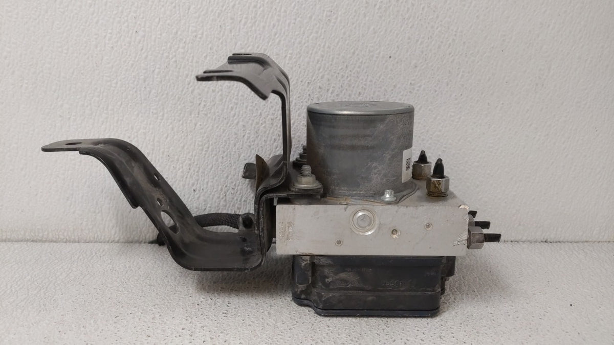 2016 Chrysler 200 Anti-Lock Brake ABS Pump Module Actuator OEM P/N:68267002AC Fits OEM Used Auto Parts - Oemusedautoparts1.c