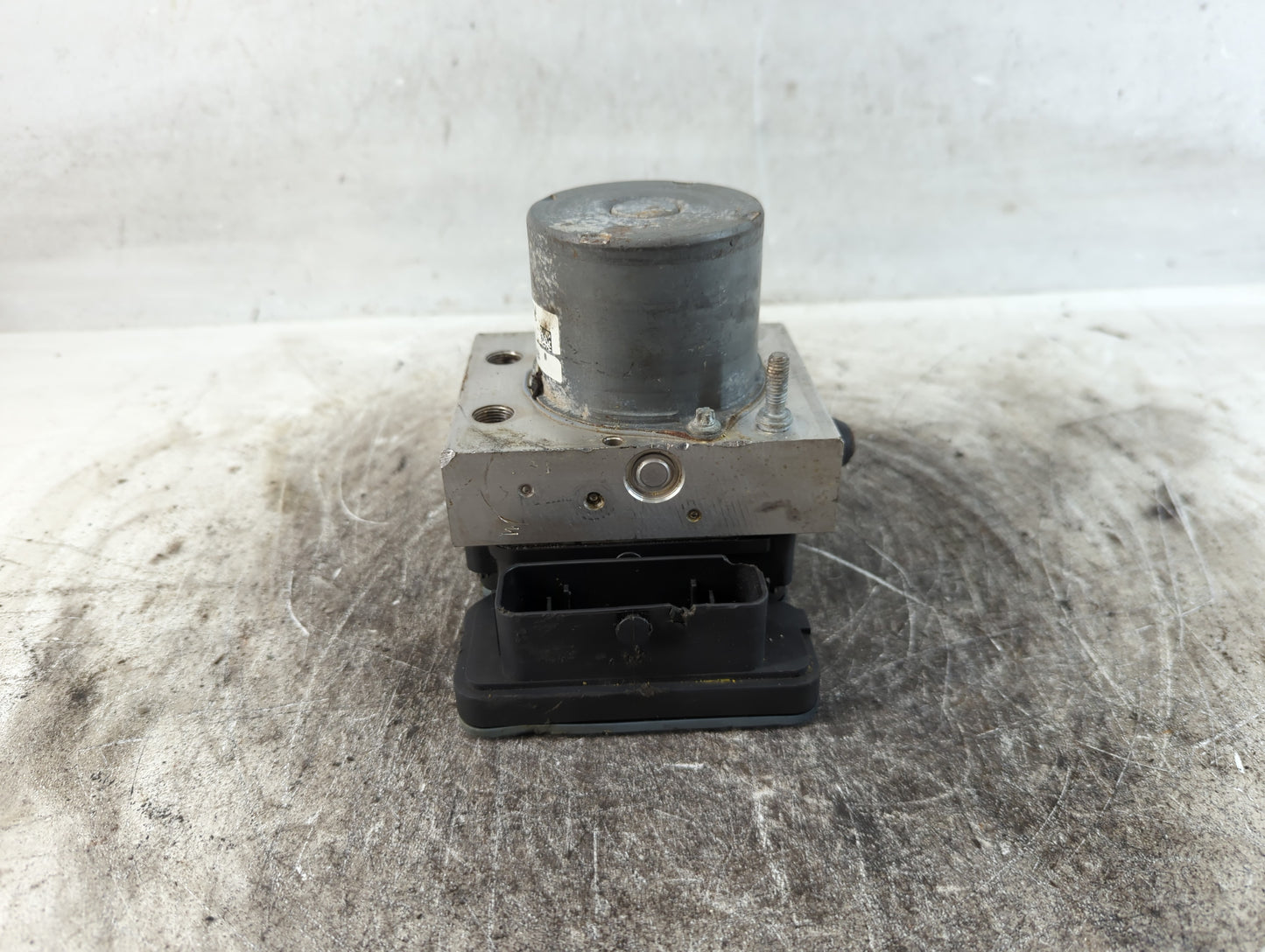 2016 Chrysler 200 ABS Pump Control Module Replacement P/N:P68232470AB Fits OEM Used Auto Parts - Oemusedautoparts1.com