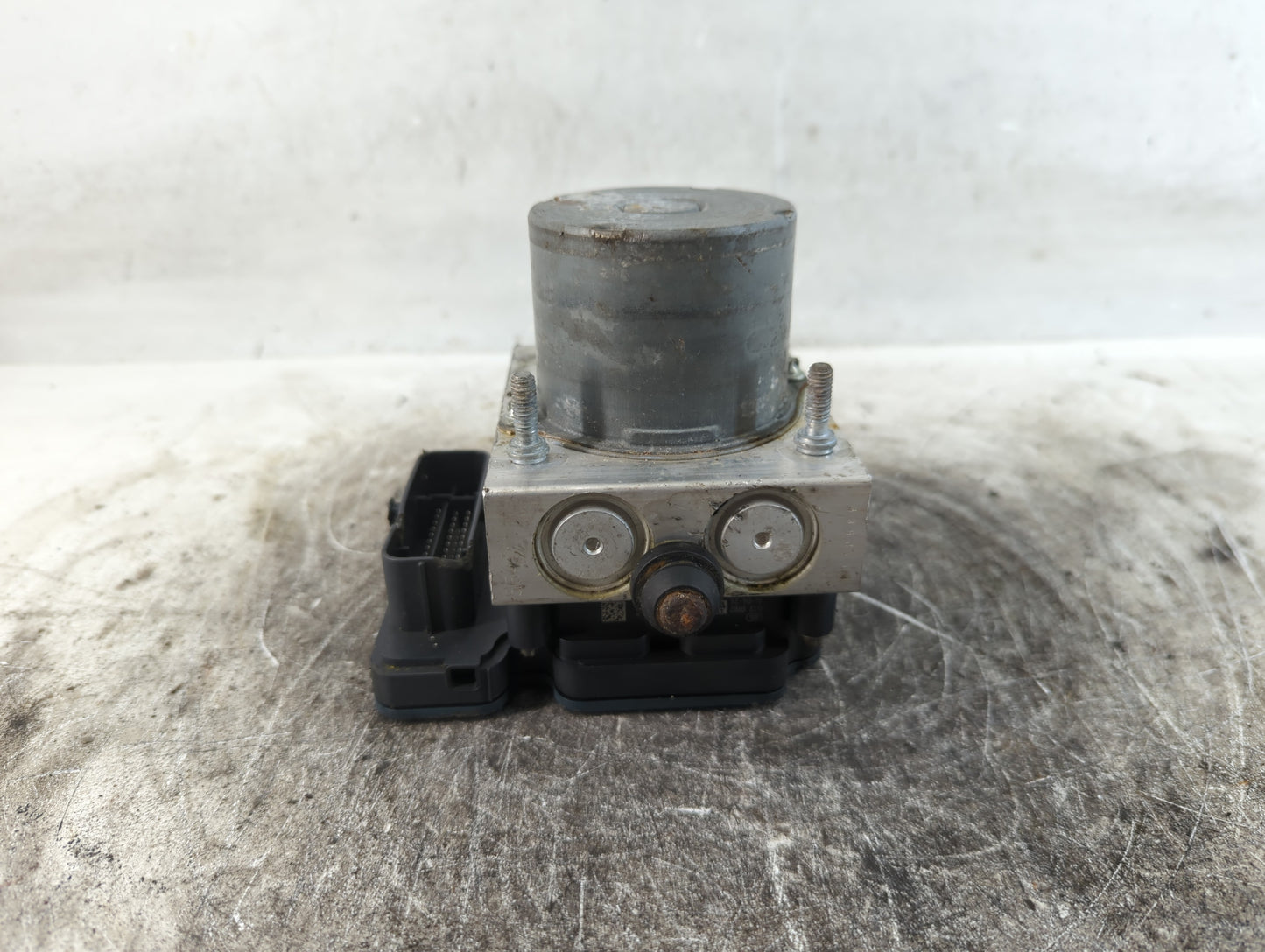 2016 Chrysler 200 ABS Pump Control Module Replacement P/N:P68232470AB Fits OEM Used Auto Parts - Oemusedautoparts1.com