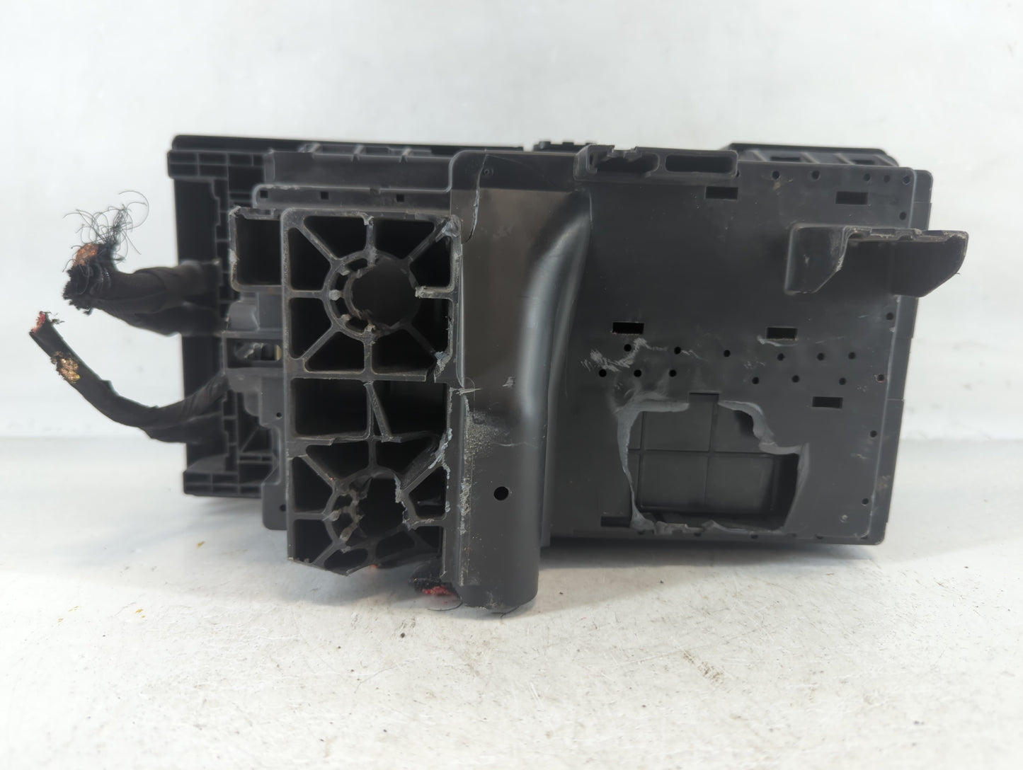 2016-2017 Chrysler 200 Fusebox Fuse Box Panel Relay Module P/N:68263031AA 529170 Fits Fits 2016 2017 OEM Used Auto Parts - O