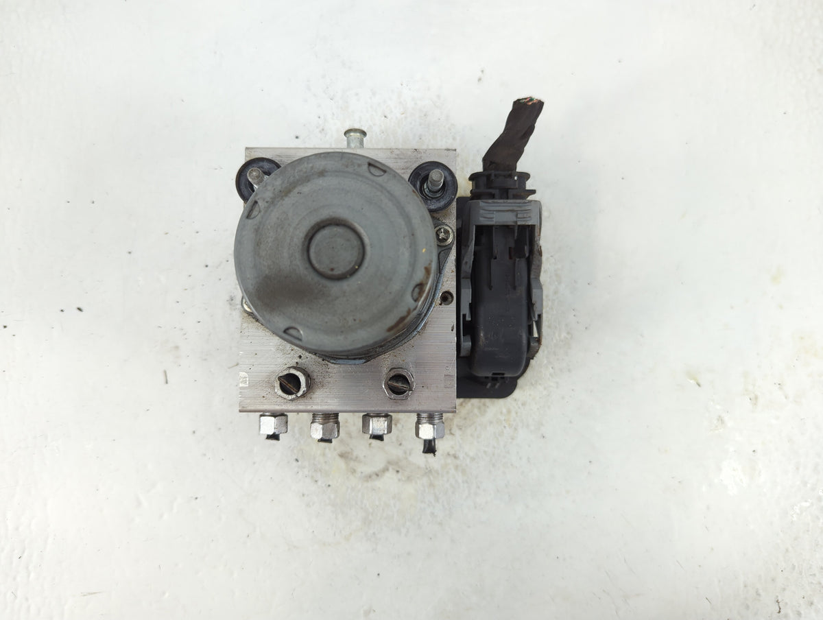 2016 Chrysler 200 Anti-Lock Brake ABS Pump Module Actuator OEM P/N:P68267002AC Fits OEM Used Auto Parts - Oemusedautoparts1.