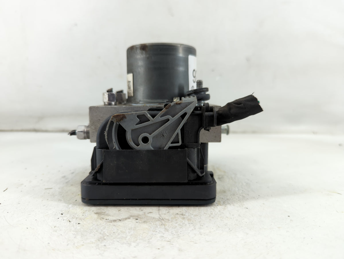 2016 Chrysler 200 Anti-Lock Brake ABS Pump Module Actuator OEM P/N:P68267002AC Fits OEM Used Auto Parts - Oemusedautoparts1.