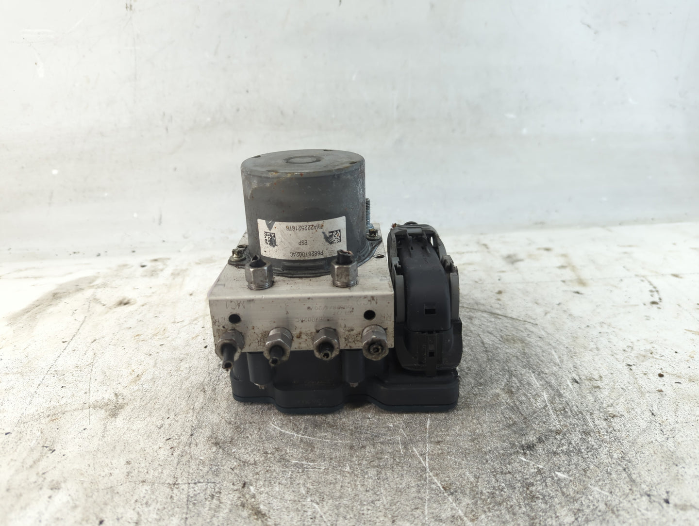 2016 Chrysler 200 ABS Pump Control Module Replacement P/N:P68267002AC Fits OEM Used Auto Parts - Oemusedautoparts1.com