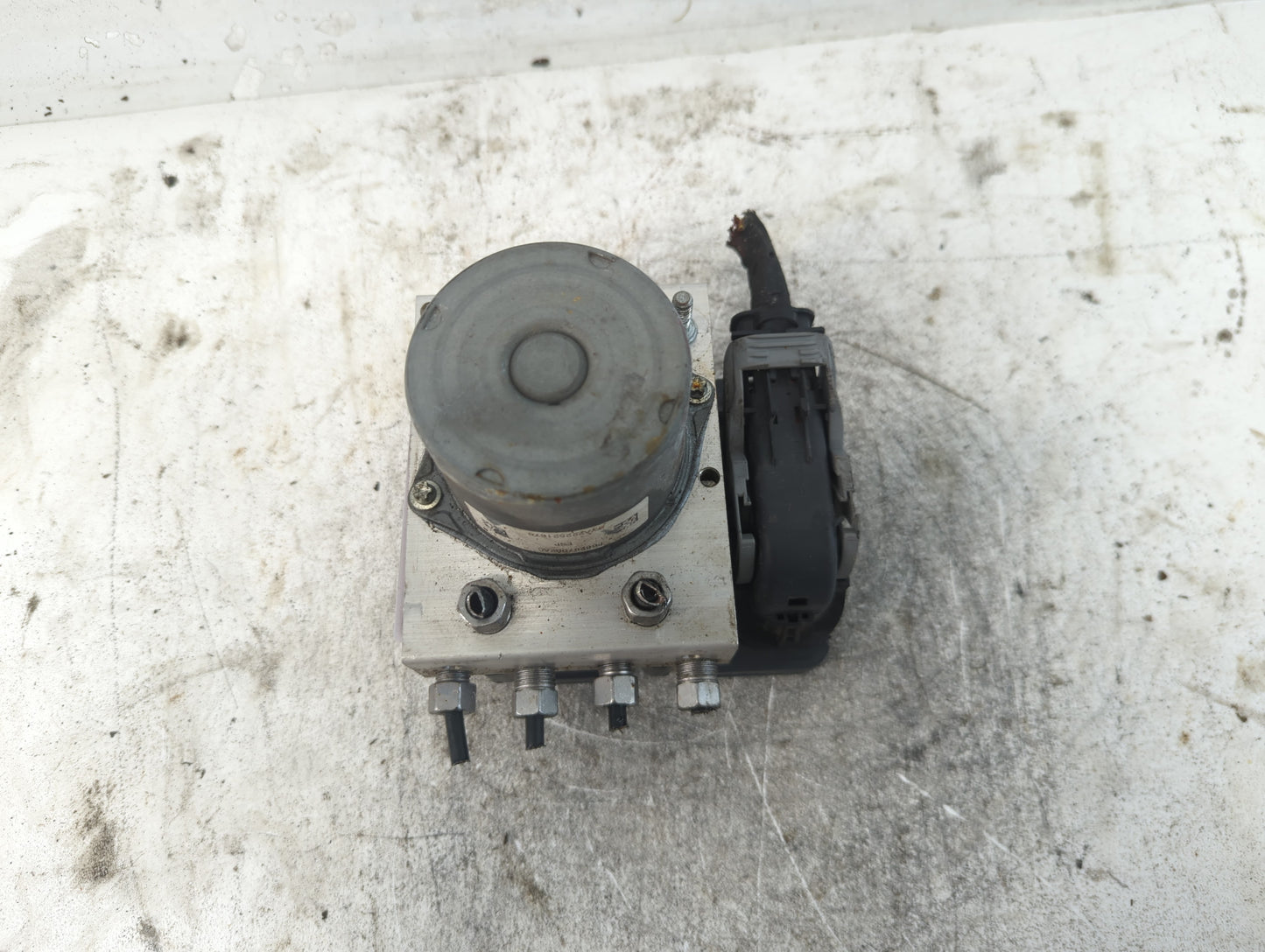 2016 Chrysler 200 ABS Pump Control Module Replacement P/N:P68267002AC Fits OEM Used Auto Parts - Oemusedautoparts1.com