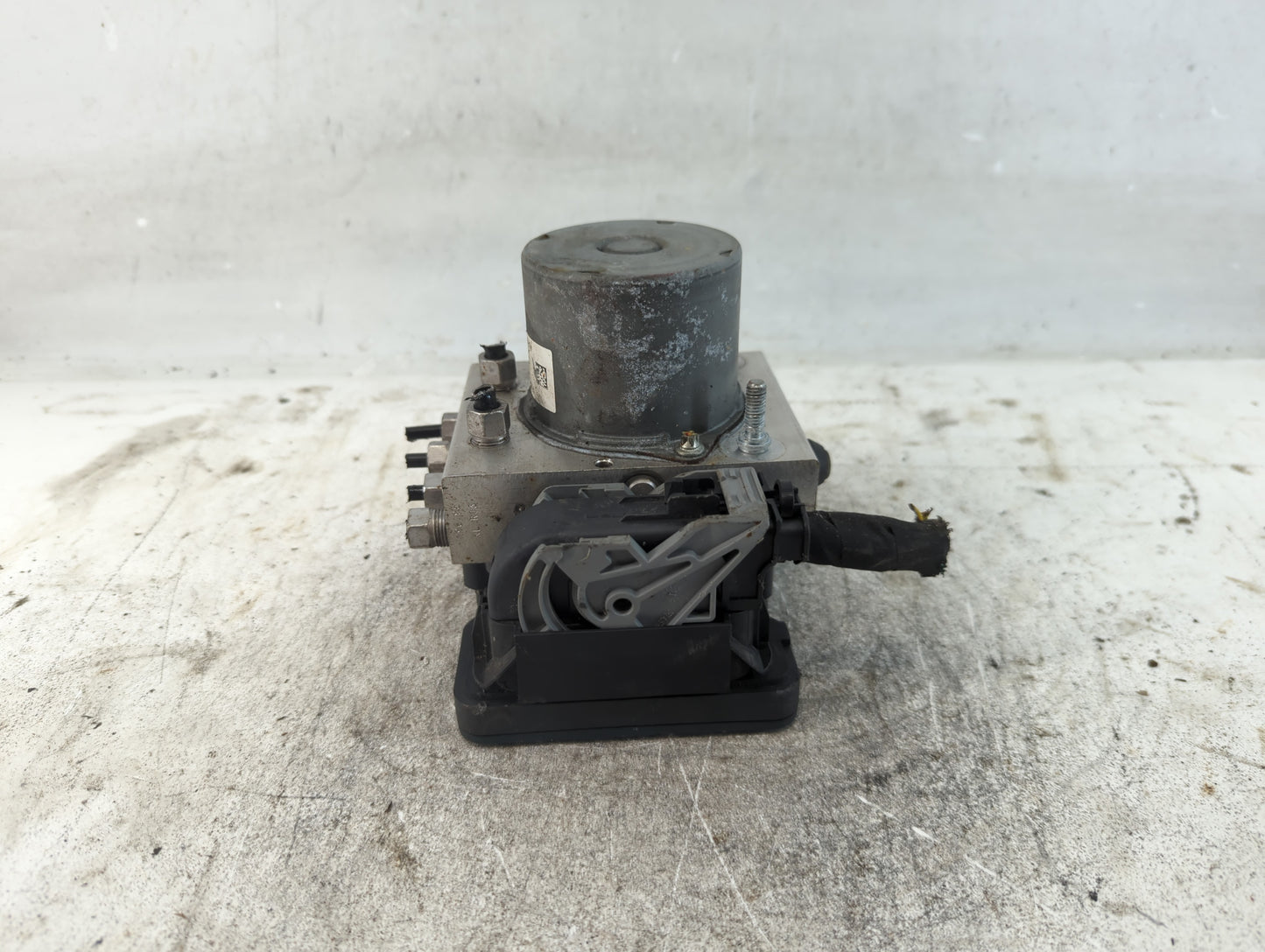 2016 Chrysler 200 ABS Pump Control Module Replacement P/N:P68267002AC Fits OEM Used Auto Parts - Oemusedautoparts1.com
