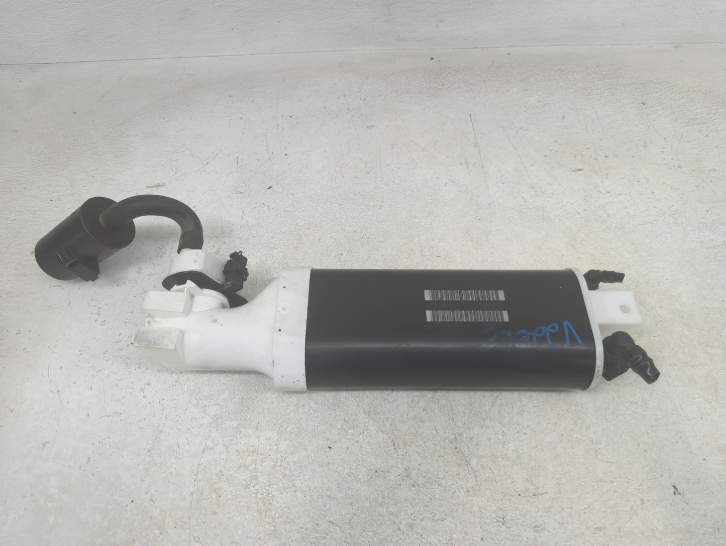 2016 Chrysler 300 Fuel Vapor Charcoal Canister - Oemusedautoparts1.com