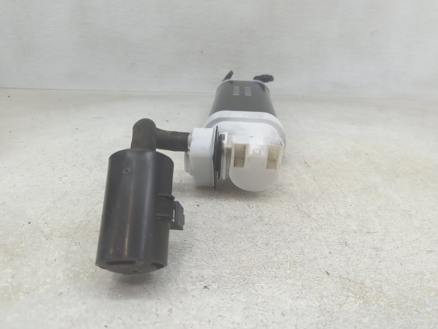 2016 Chrysler 300 Fuel Vapor Charcoal Canister - Oemusedautoparts1.com