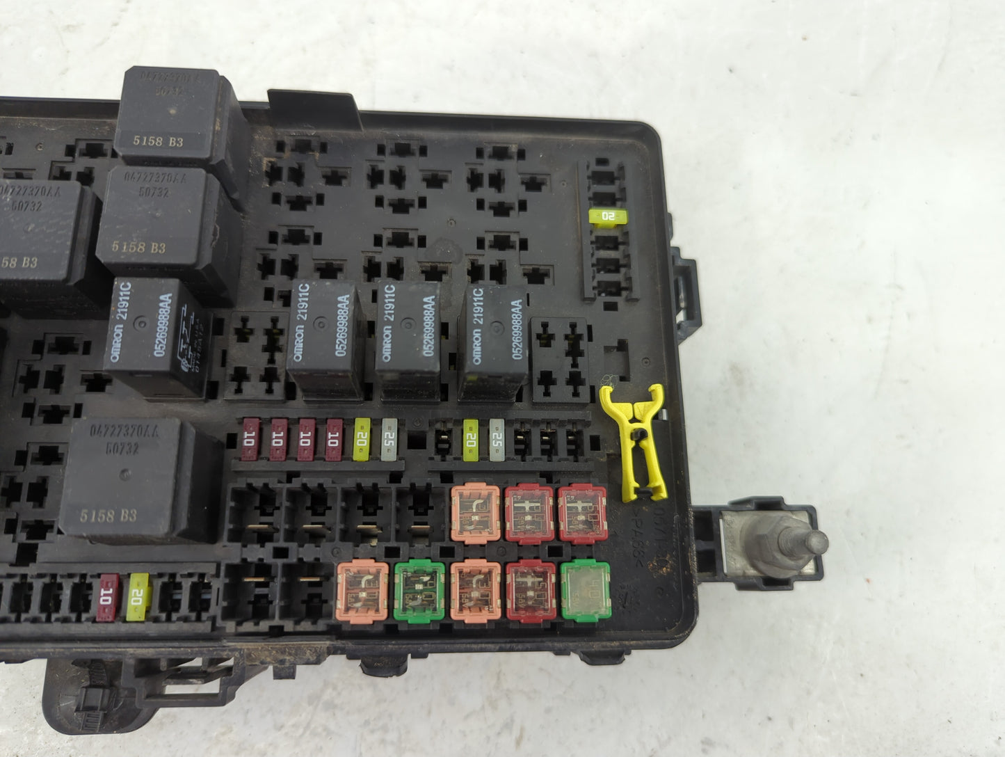2016 Chrysler 300 Fusebox Fuse Box Panel Relay Module P/N:7171-4656-30 Fits OEM Used Auto Parts - Oemusedautoparts1.com