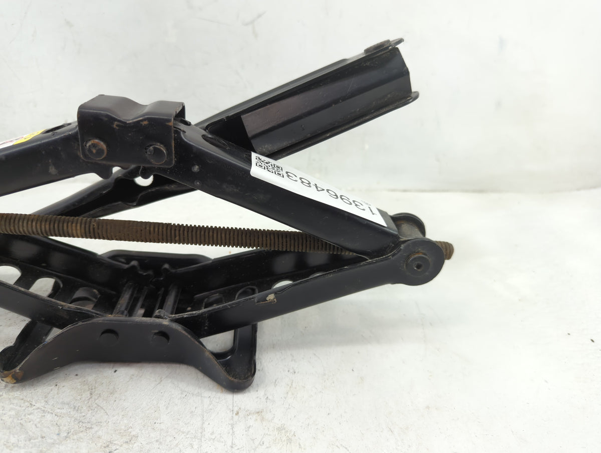 2016 Chrysler 300 Spare Scissor Car Jack - Oemusedautoparts1.com