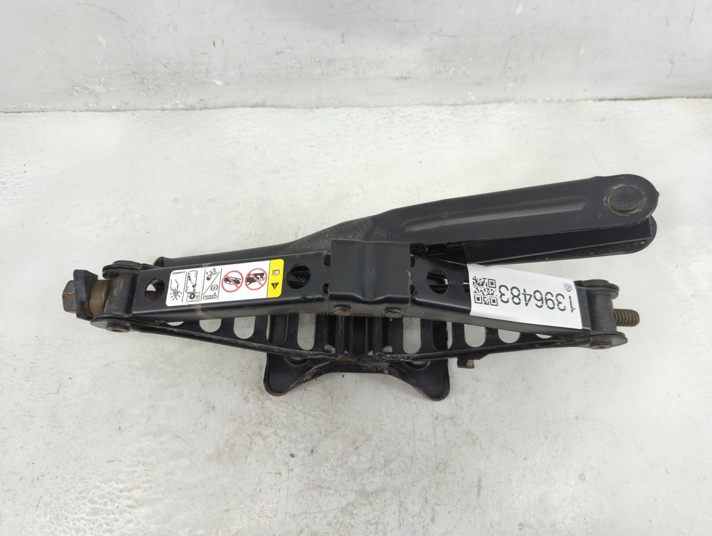 2016 Chrysler 300 Spare Scissor Car Jack - Oemusedautoparts1.com