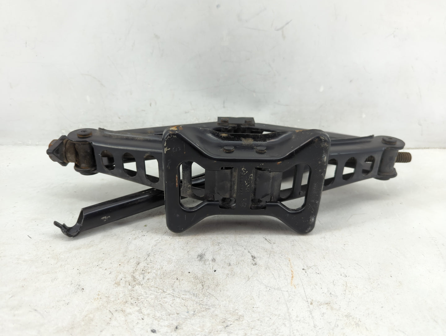 2016 Chrysler 300 Spare Scissor Car Jack - Oemusedautoparts1.com