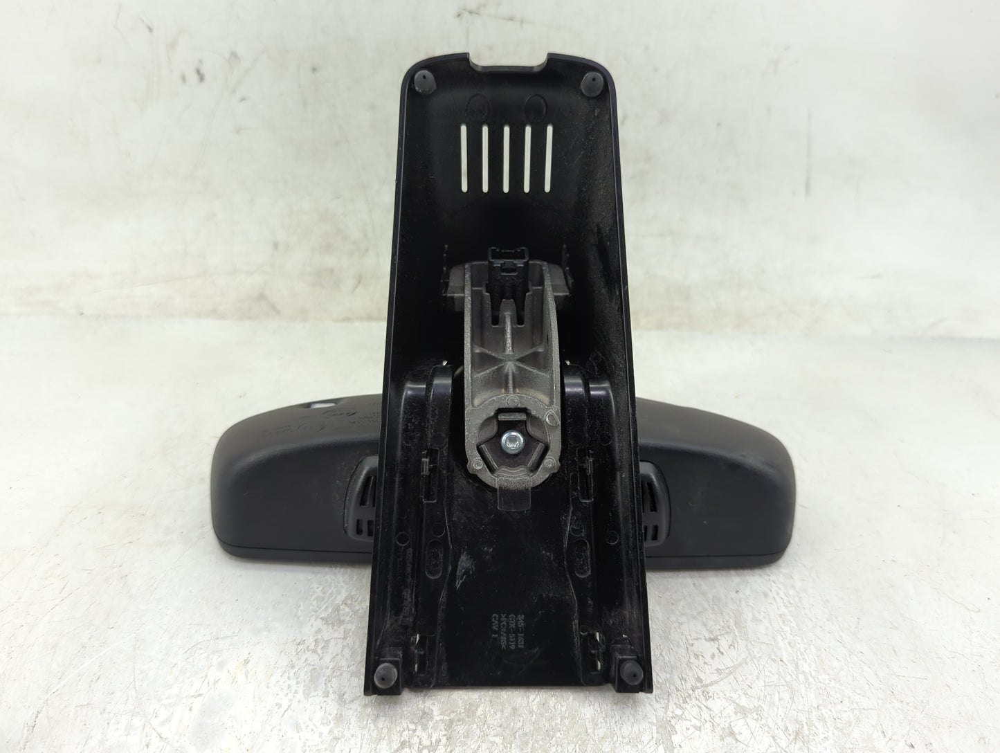 2015-2016 Chrysler 300 Interior Rear View Mirror Replacement OEM P/N:68213388AC Fits Fits 2015 2016 OEM Used Auto Parts - Oe