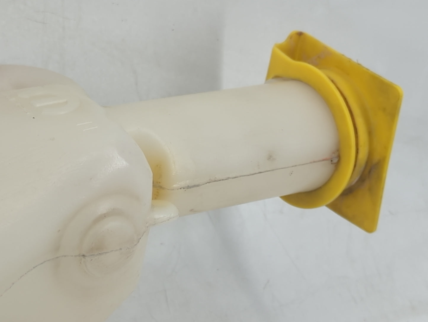 Town And Country Radiator Coolant Overflow Expansion Tank Bottle - Oemusedautoparts1.com