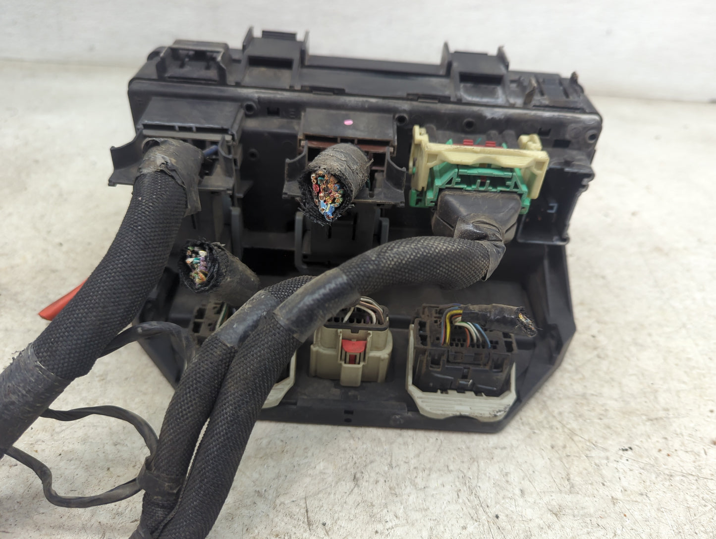 2016 Chrysler Town And Country Fusebox Fuse Box Relay Module Tipm - Oemusedautoparts1.com