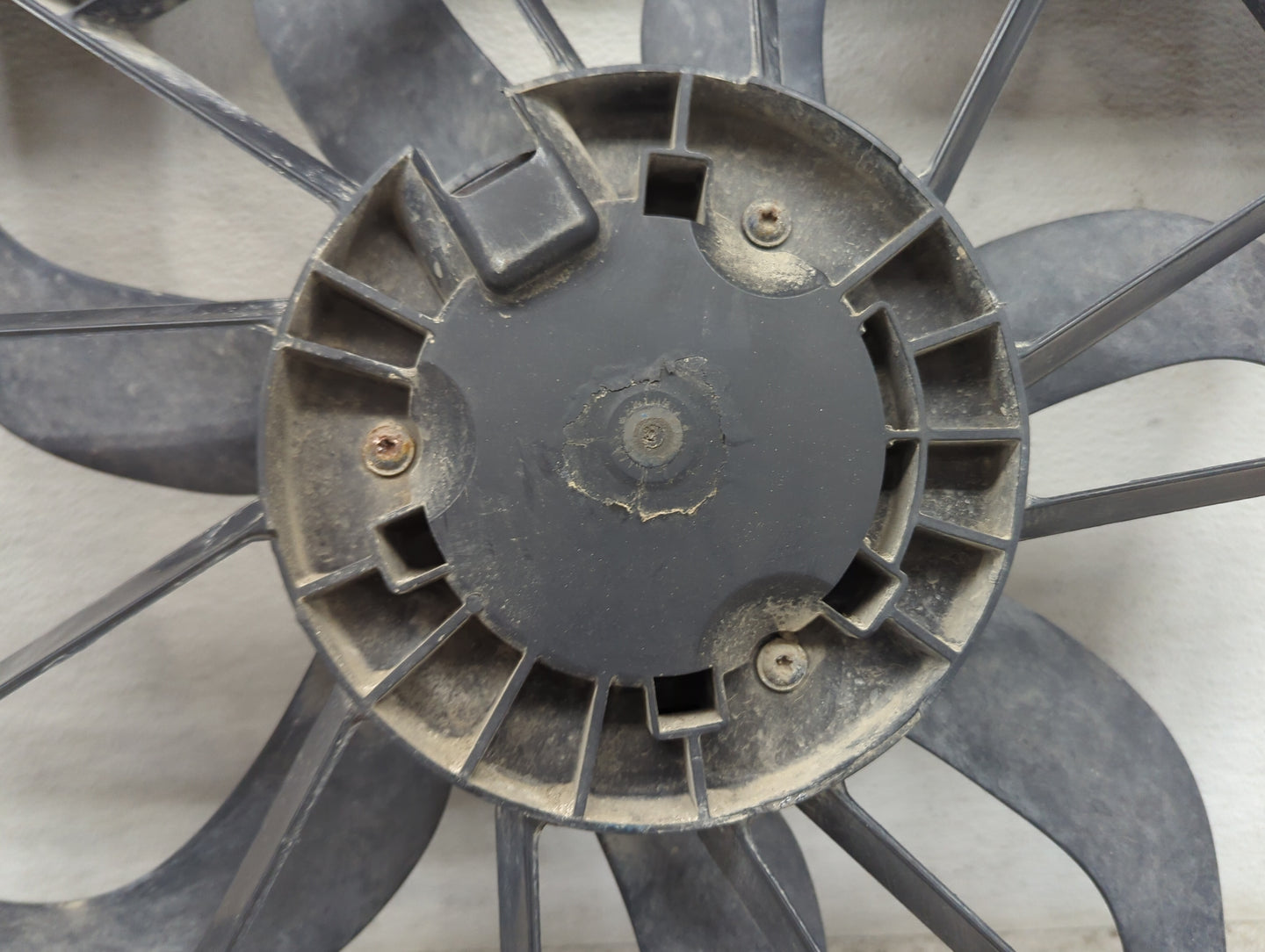 2016 Chrysler Town and Country Electric Radiator Cooling Fan Motor Assembly P/N:05006144AN Fits OEM Used Auto Parts - Oemuse