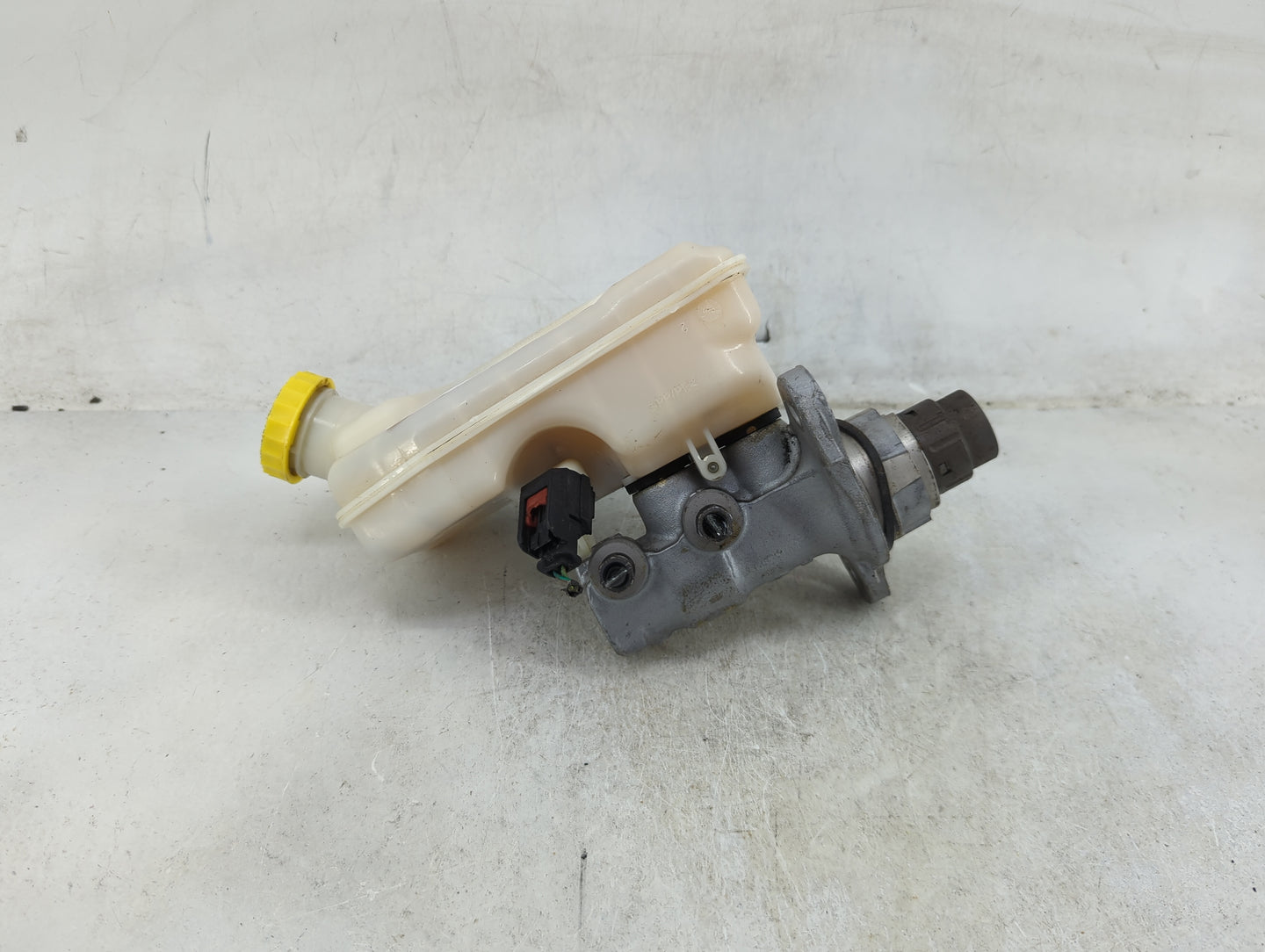 Chrysler Town And Country Brake Master Cylinder - Oemusedautoparts1.com