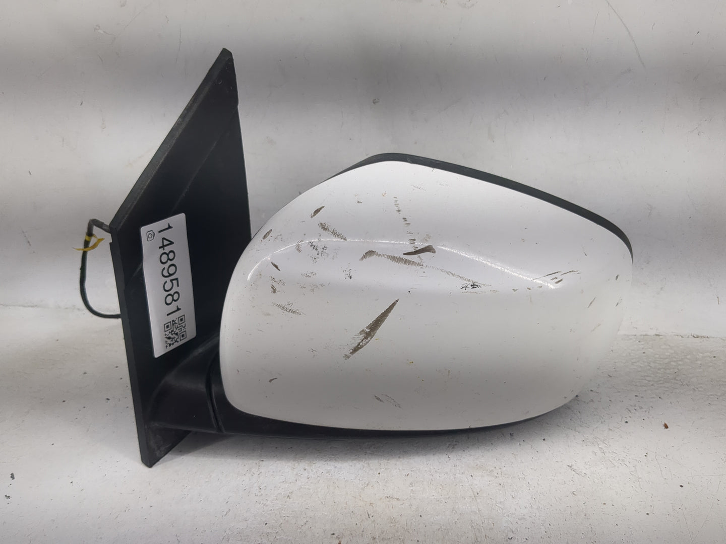2016 Chrysler Town and Country Driver Side View Mirror - Left Door Mirror OEM Used - Oemusedautoparts1.com