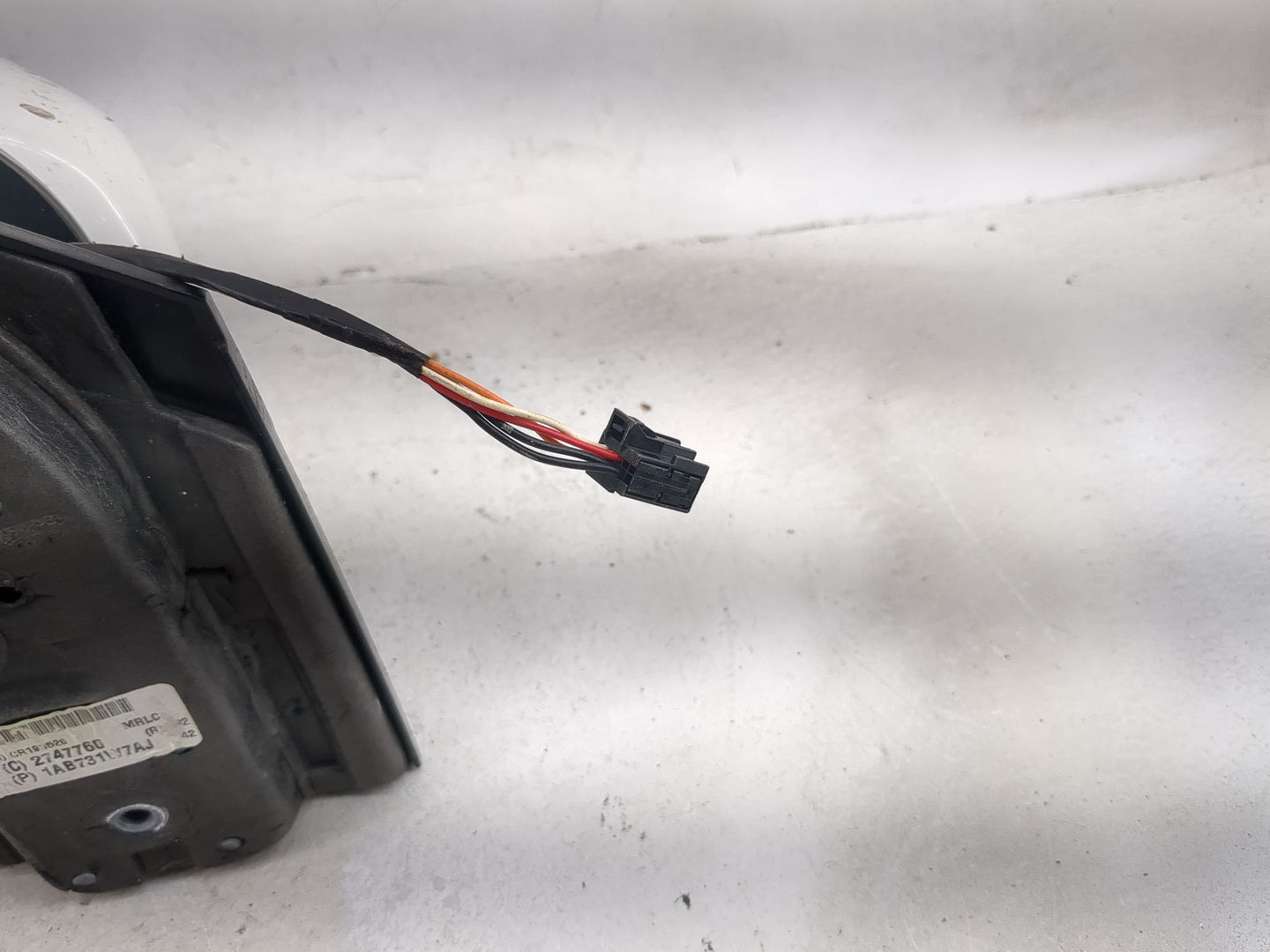 2016 Chrysler Town and Country Driver Side View Mirror - Left Door Mirror OEM Used - Oemusedautoparts1.com